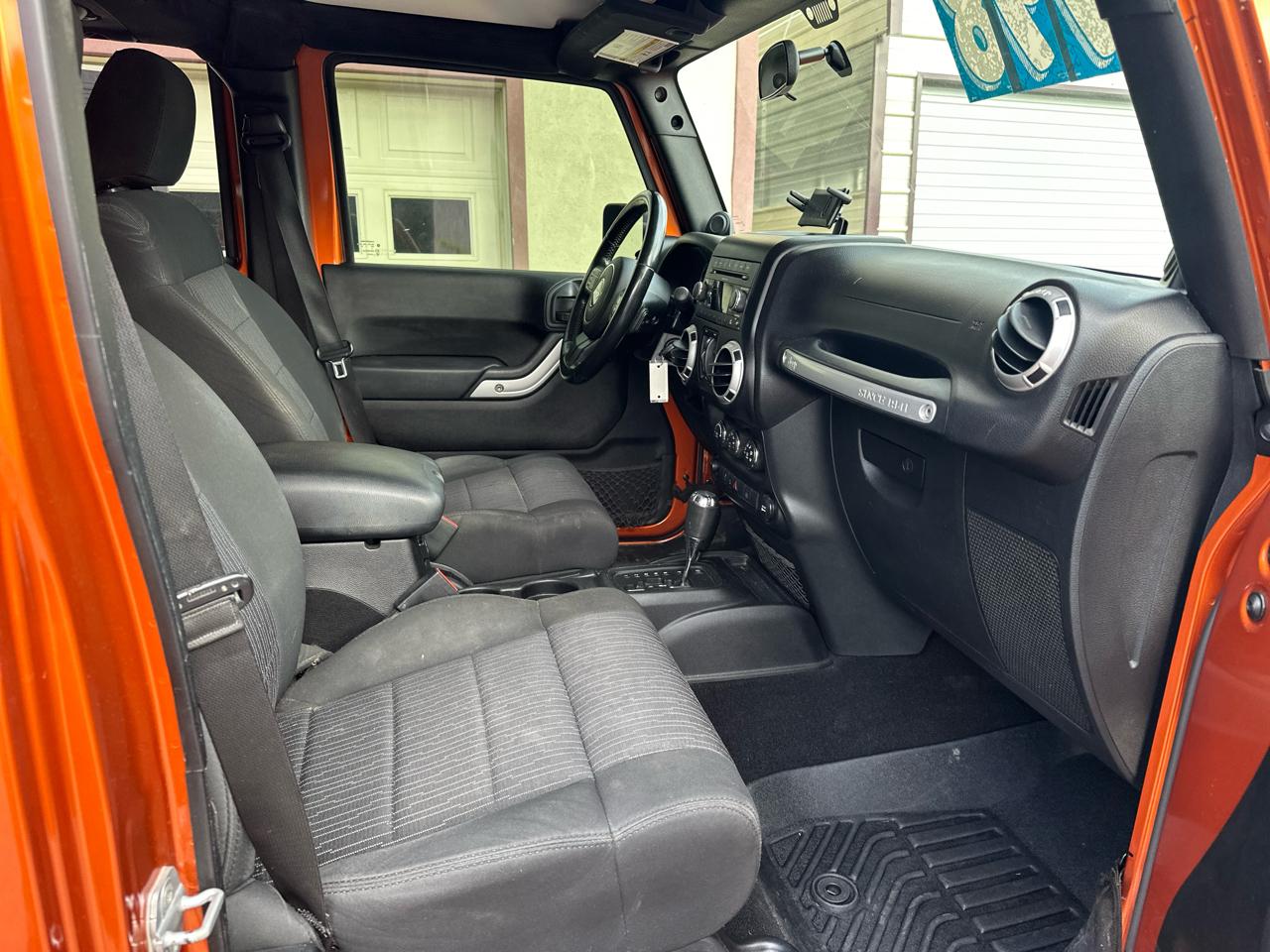 Jeep Wrangler Unlimited Sahara 4WD 2011