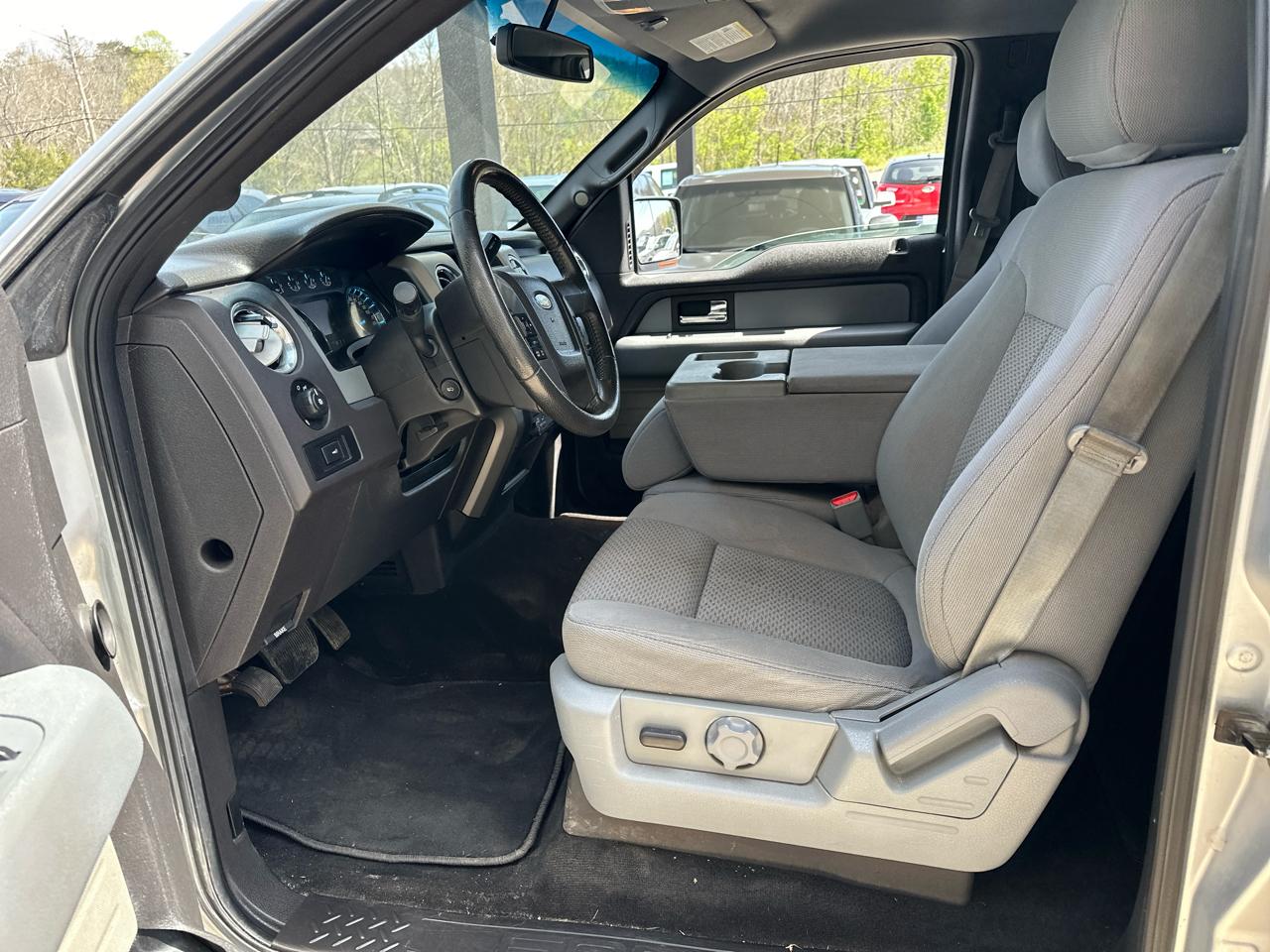 Ford F-150 XL SuperCrew 5.5-ft. Bed 4WD 2012