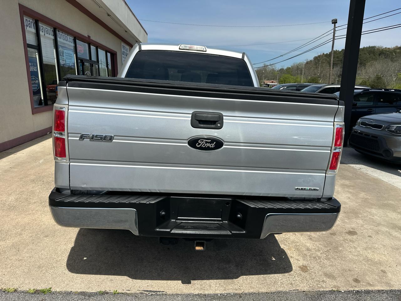 Ford F-150 XL SuperCrew 5.5-ft. Bed 4WD 2012