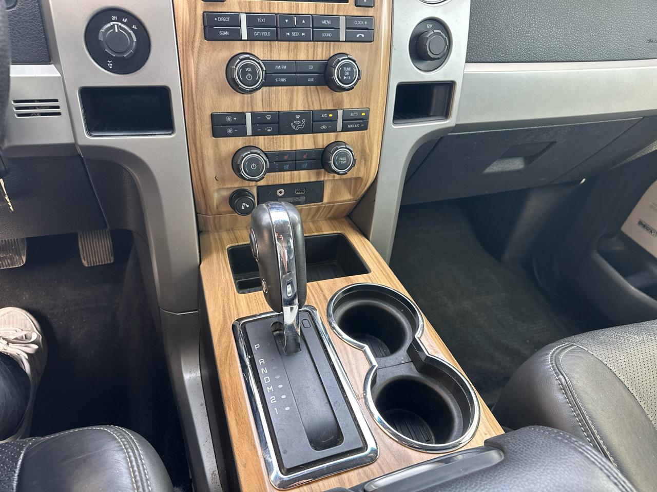 Ford F-150 4WD SuperCrew 139" Lariat 2011