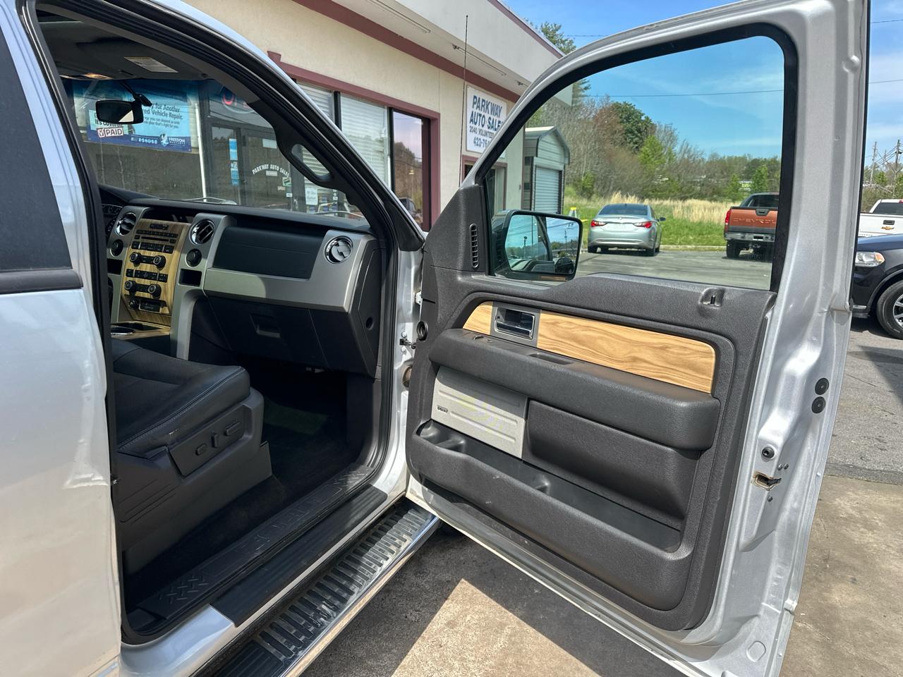 Ford F-150 4WD SuperCrew 139" Lariat 2011