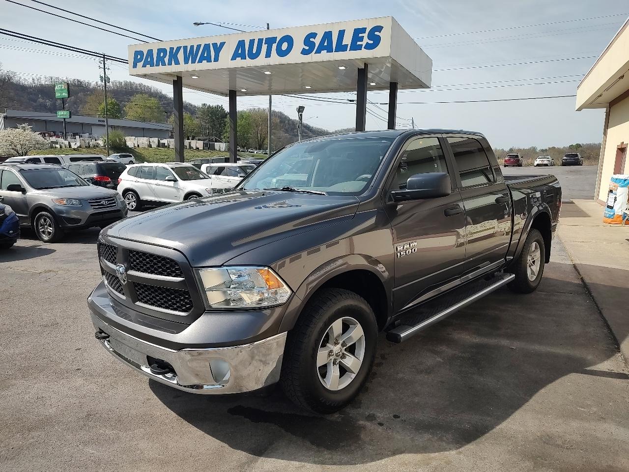 RAM 1500 SLT Crew Cab SWB 4WD 2016