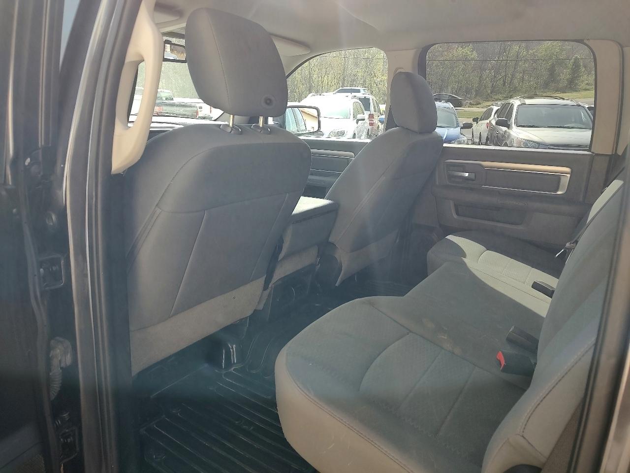 RAM 1500 SLT Crew Cab SWB 4WD 2016