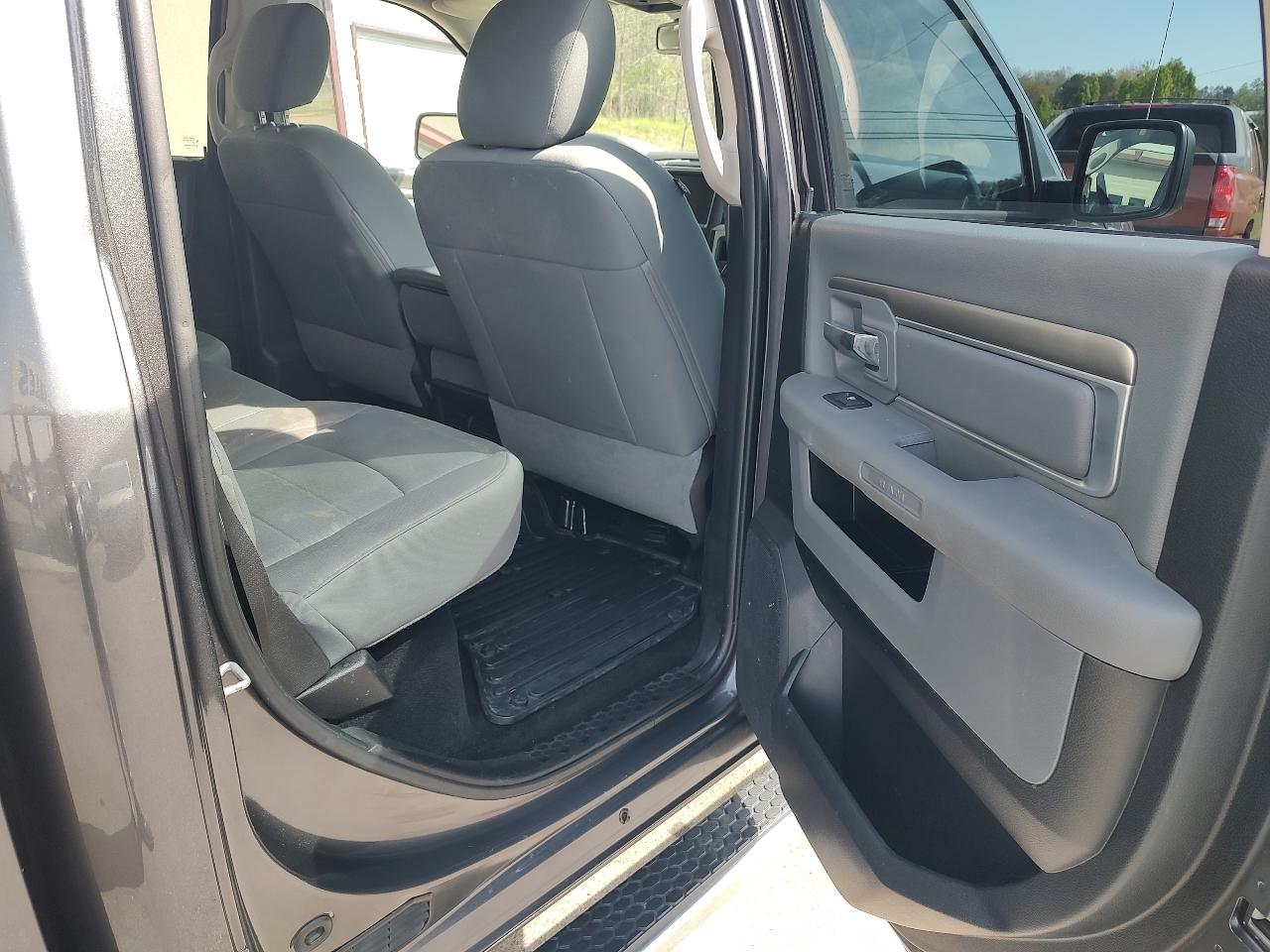 RAM 1500 SLT Crew Cab SWB 4WD 2016