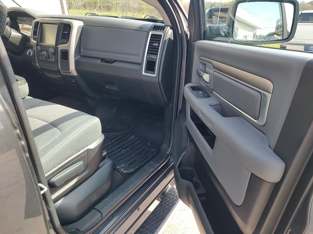 RAM 1500 SLT Crew Cab SWB 4WD 2016