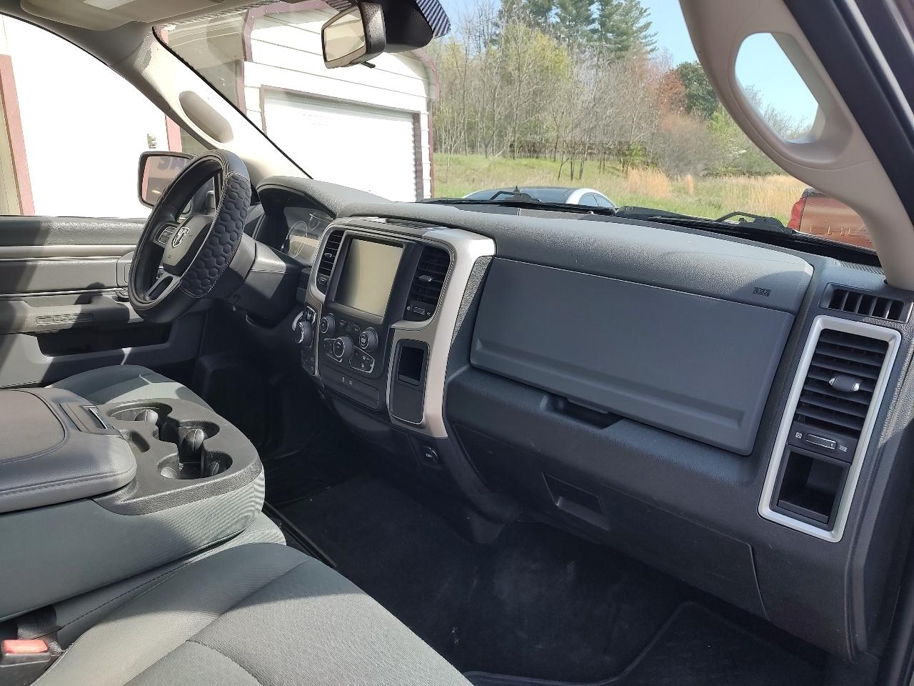 RAM 1500 SLT Crew Cab SWB 4WD 2016