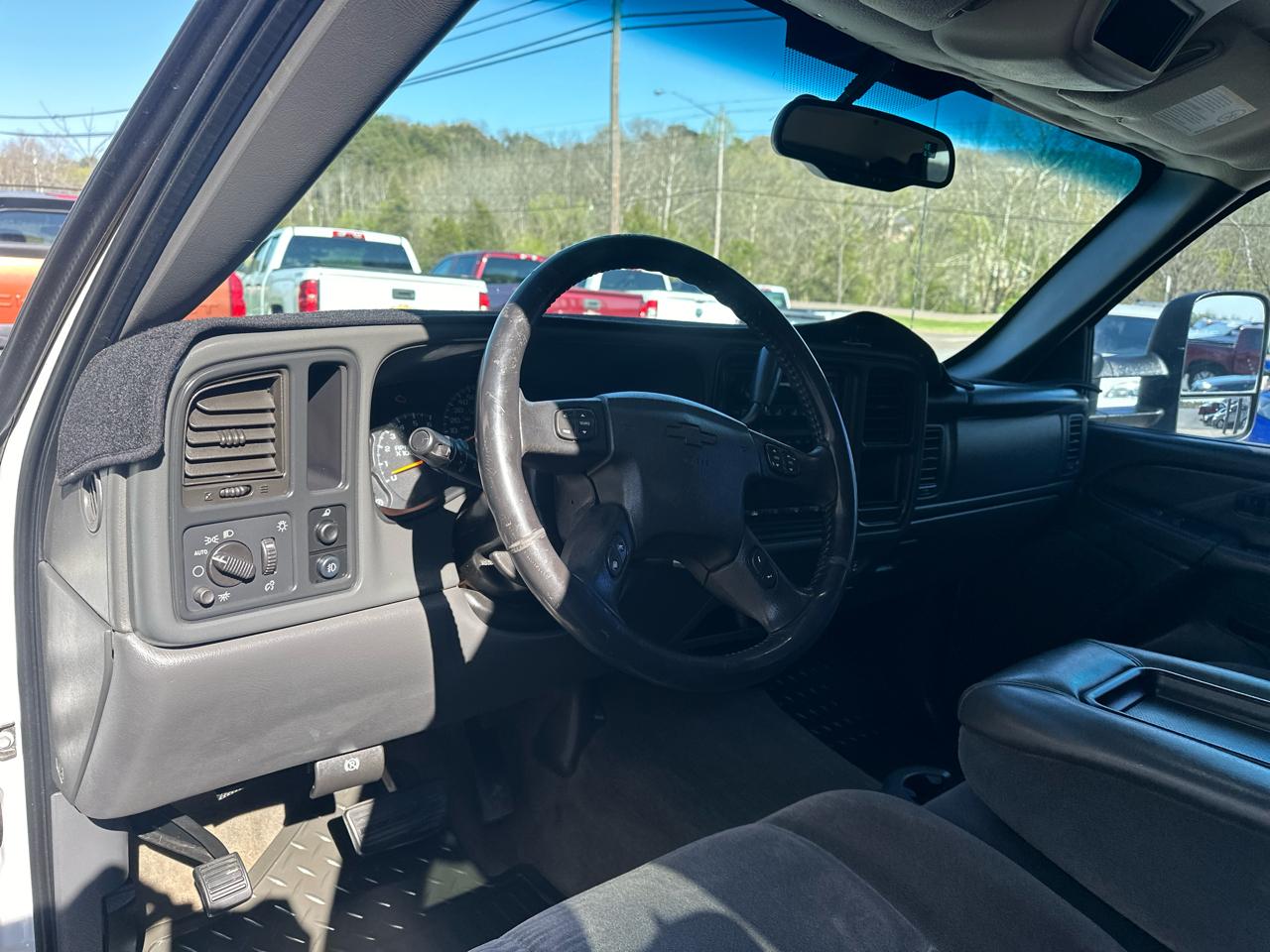 Chevrolet Silverado 2500HD LS Crew Cab 2WD 2006