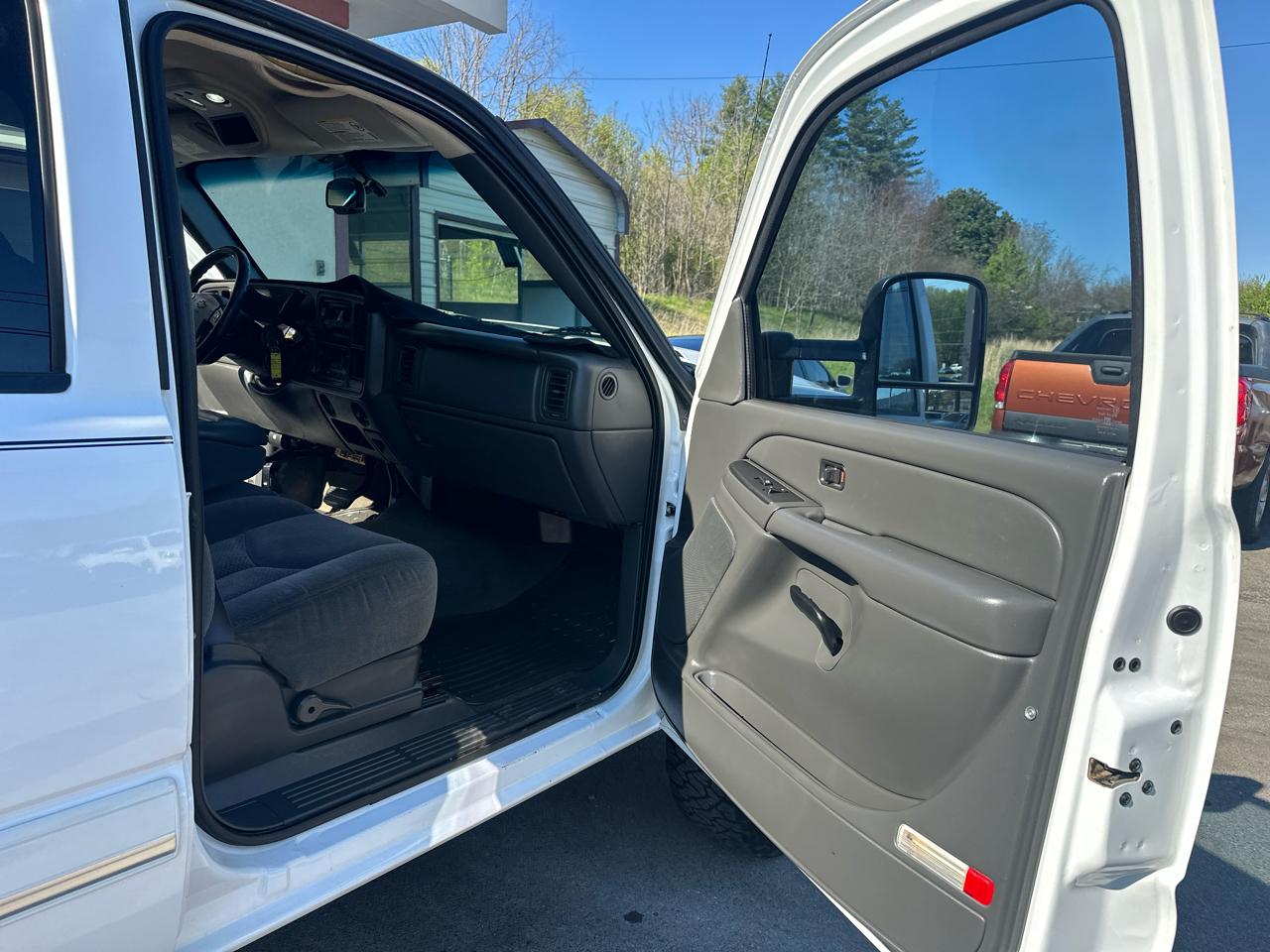 Chevrolet Silverado 2500HD LS Crew Cab 2WD 2006