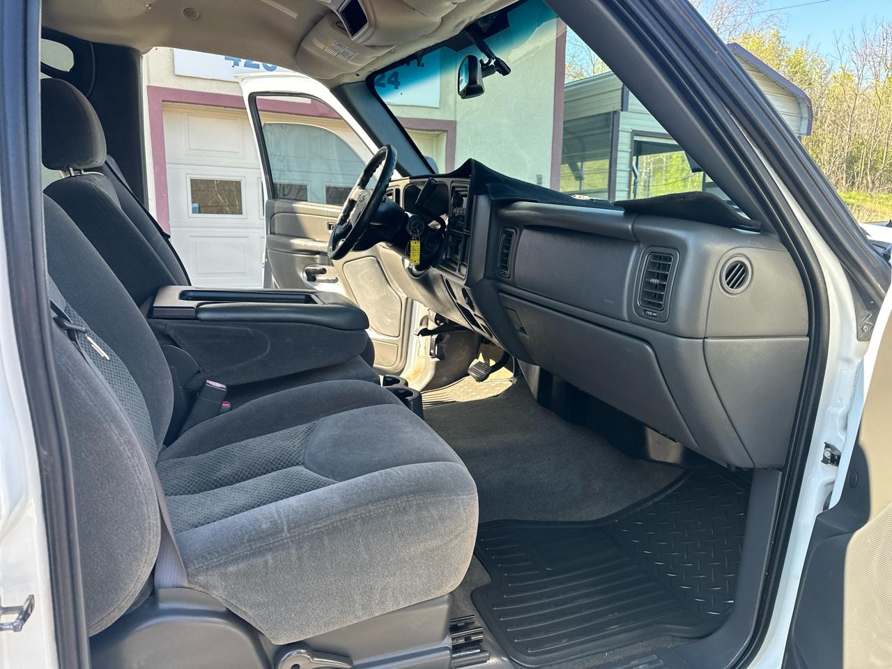 Chevrolet Silverado 2500HD LS Crew Cab 2WD 2006