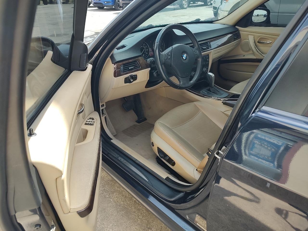 BMW 3-Series 328xi 2009