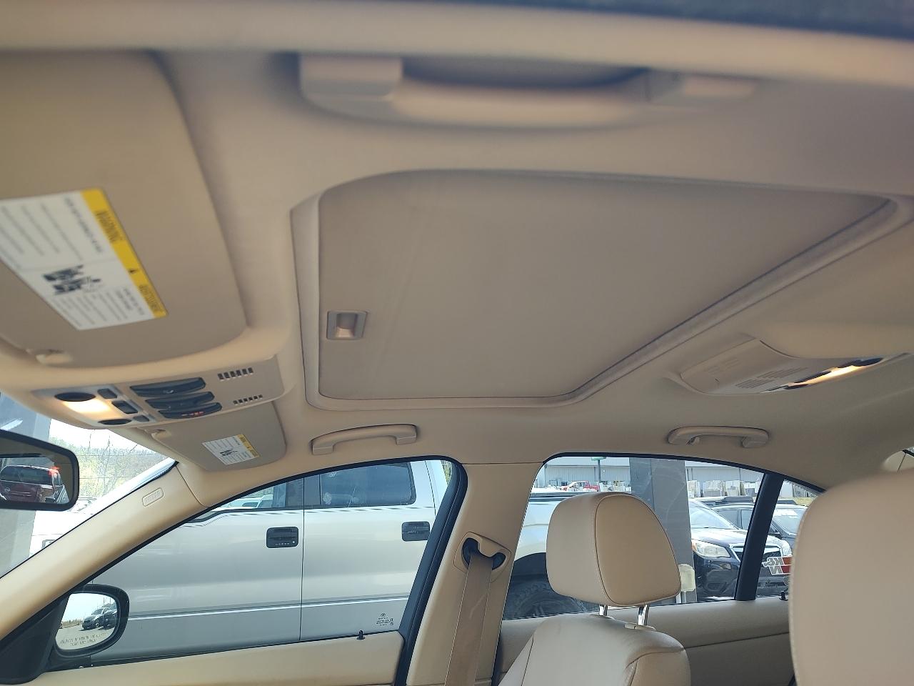 BMW 3-Series 328xi 2009