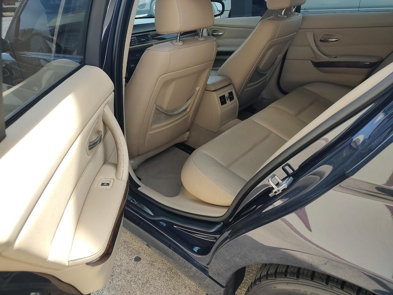 BMW 3-Series 328xi 2009