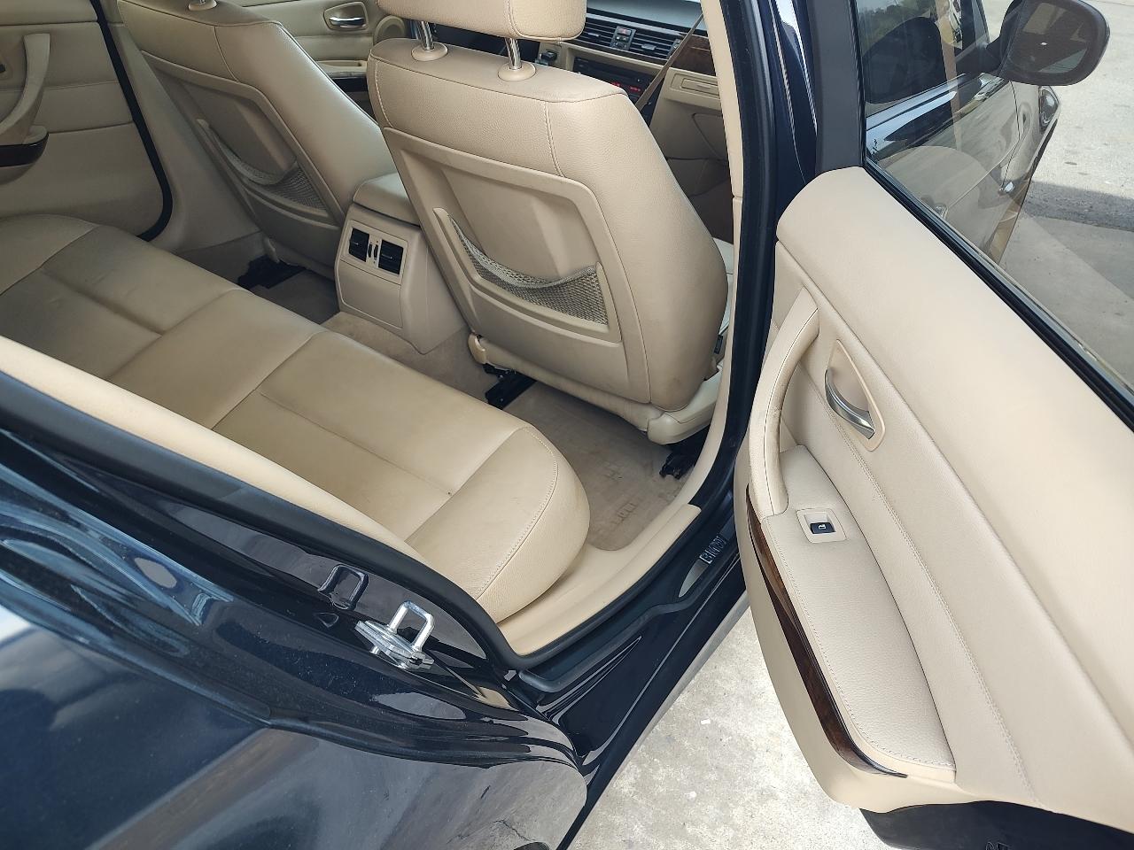 BMW 3-Series 328xi 2009