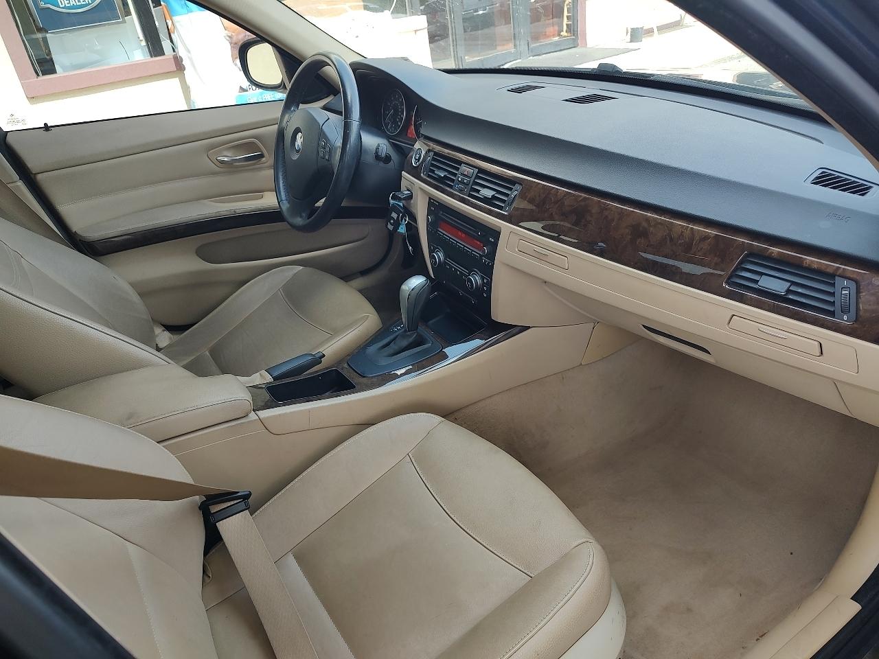 BMW 3-Series 328xi 2009