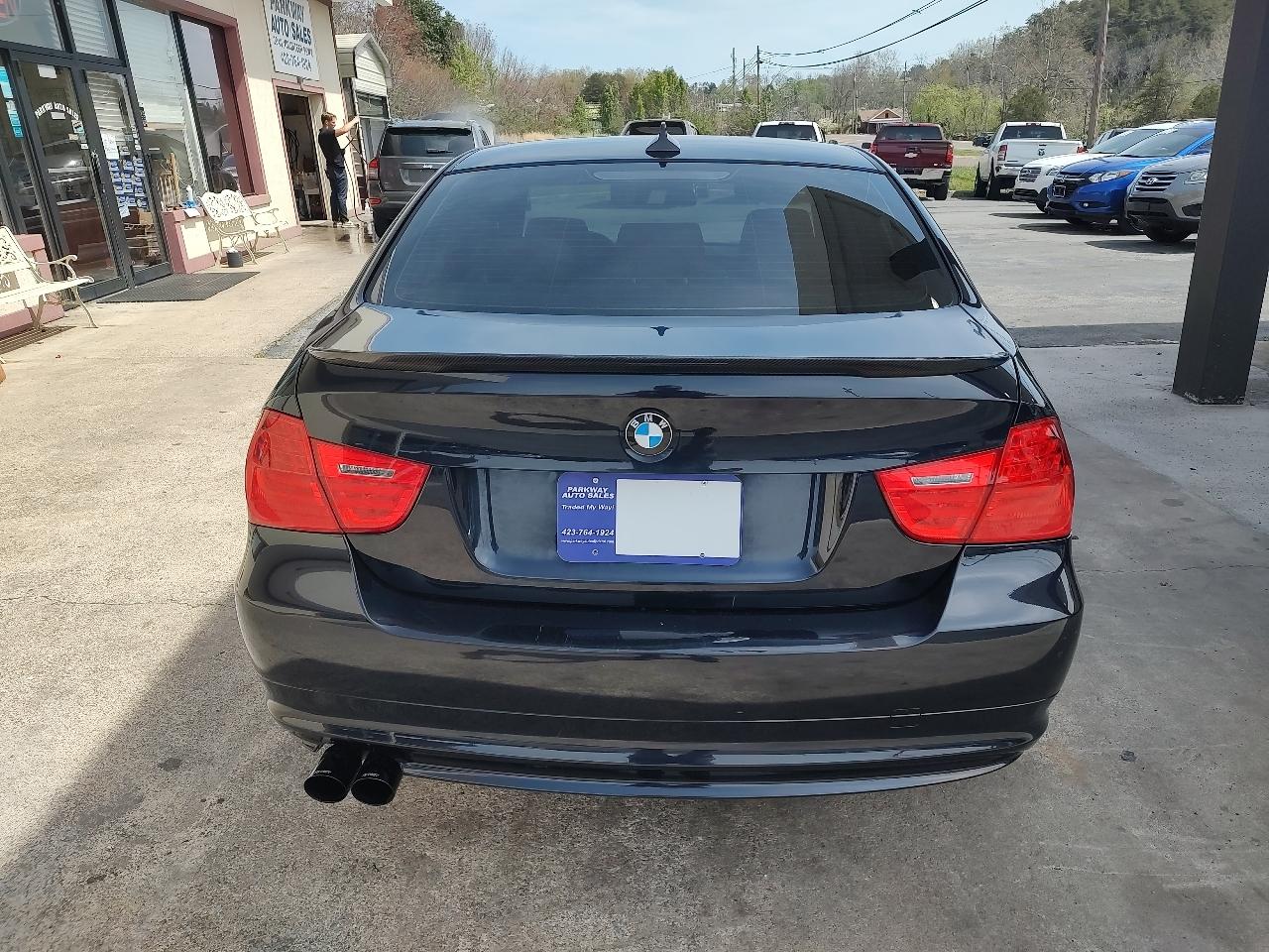 BMW 3-Series 328xi 2009