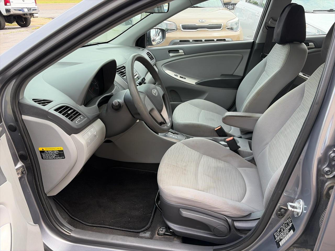 Hyundai Accent SE 4-Door 6A 2017