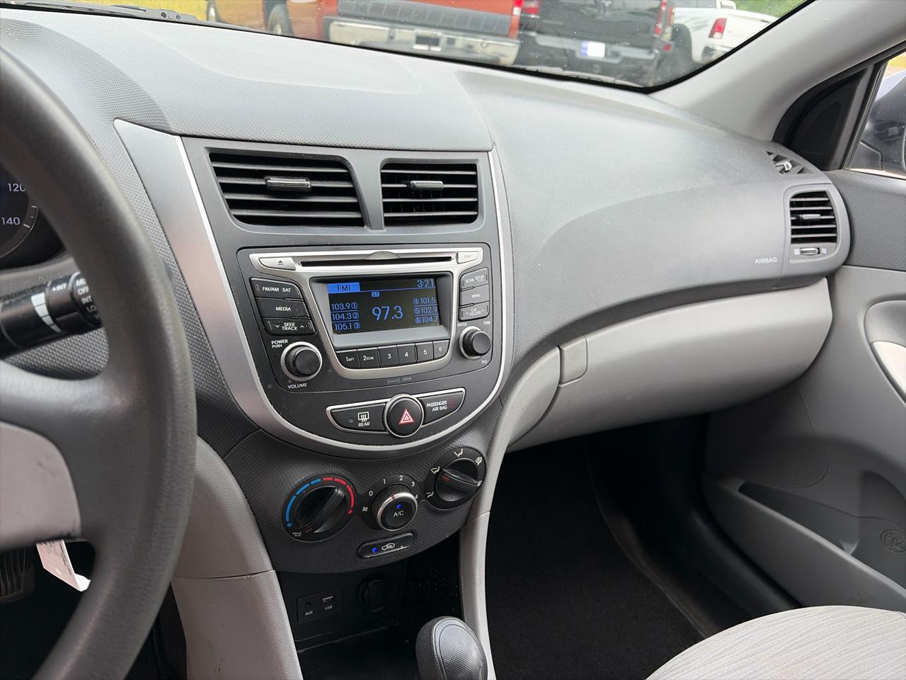 Hyundai Accent SE 4-Door 6A 2017