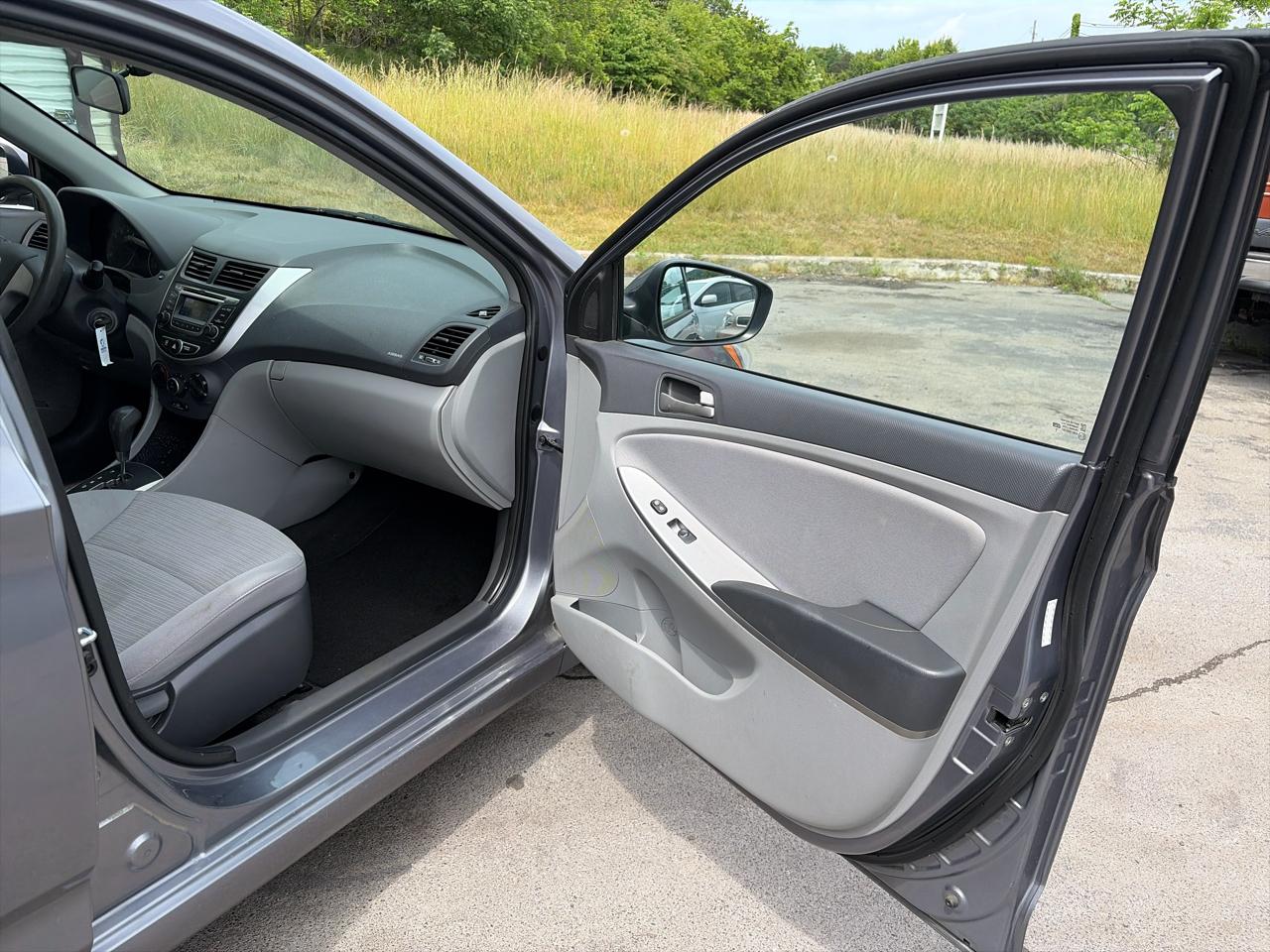 Hyundai Accent SE 4-Door 6A 2017