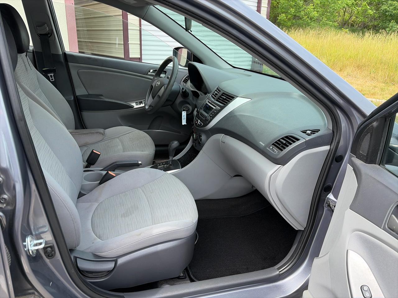 Hyundai Accent SE 4-Door 6A 2017