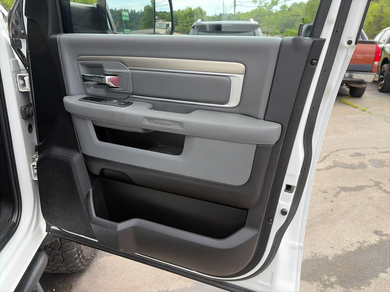 RAM 2500 SLT Crew Cab SWB 4WD 2018