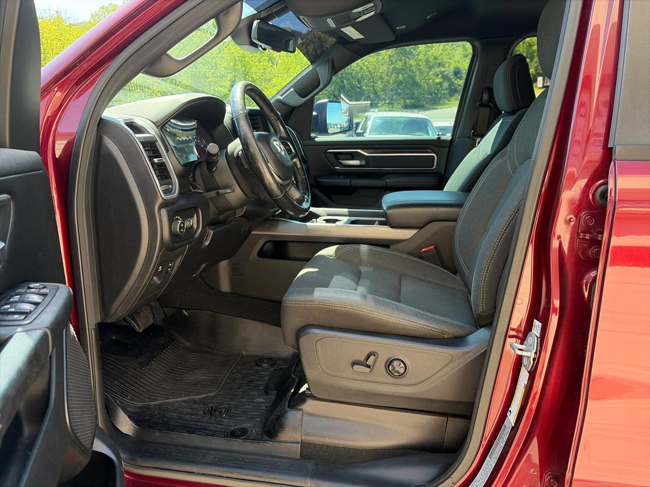 RAM 1500 Big Horn Crew Cab SWB 4WD 2019