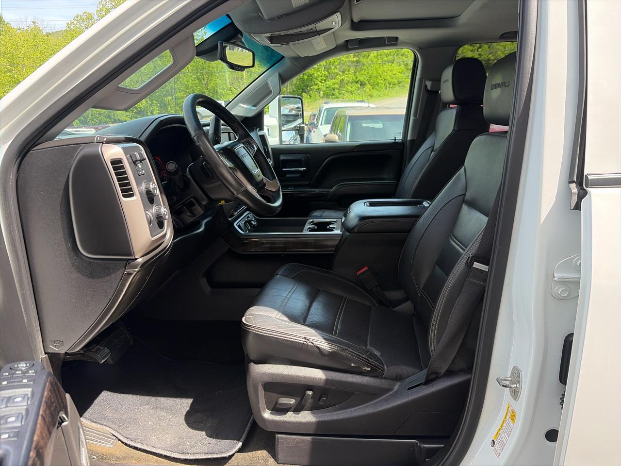 GMC Sierra 2500HD Denali Crew Cab 4WD 2016