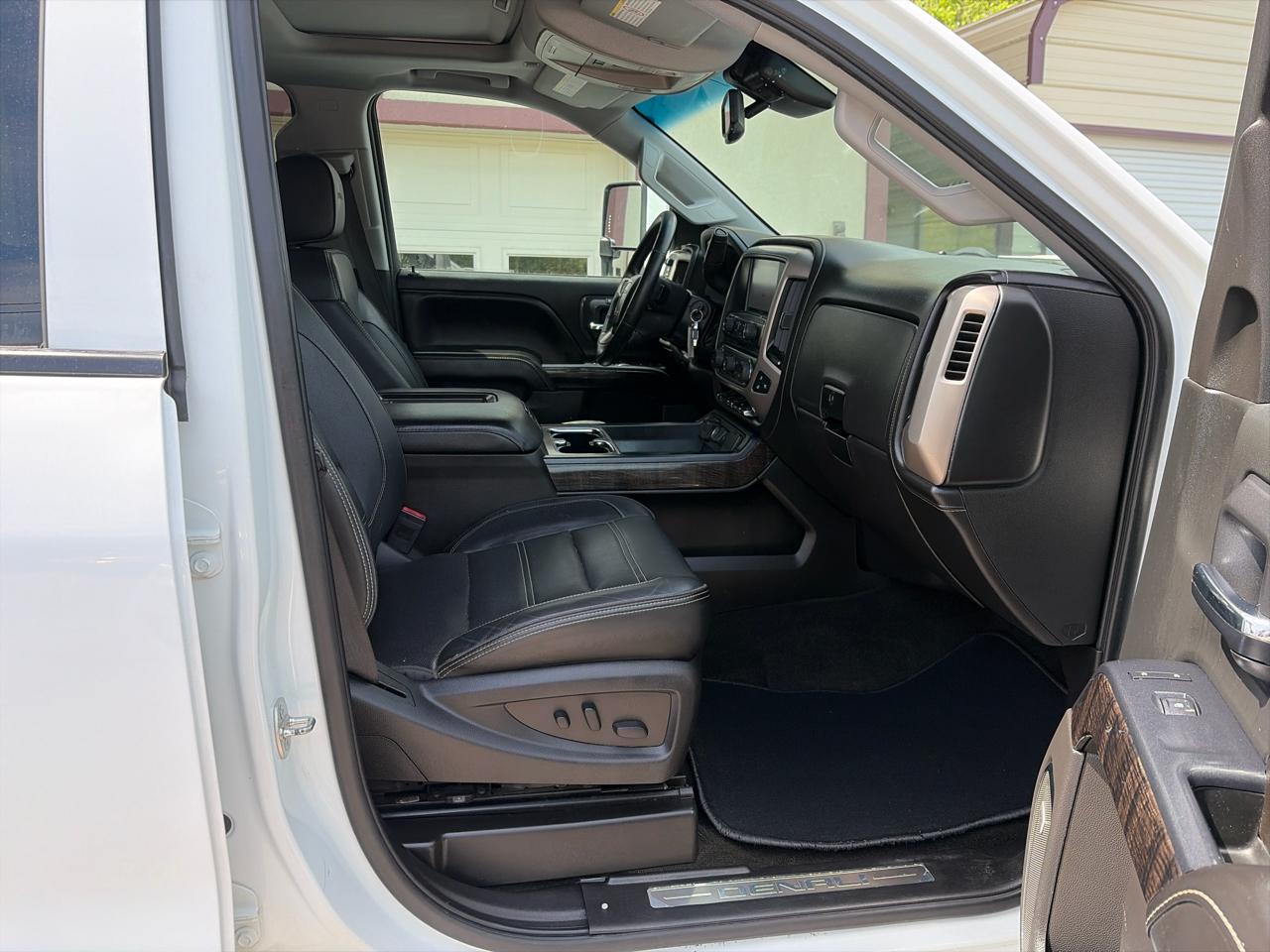 GMC Sierra 2500HD Denali Crew Cab 4WD 2016
