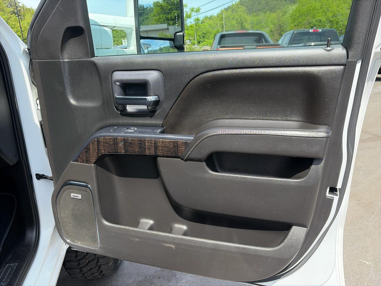 GMC Sierra 2500HD Denali Crew Cab 4WD 2016