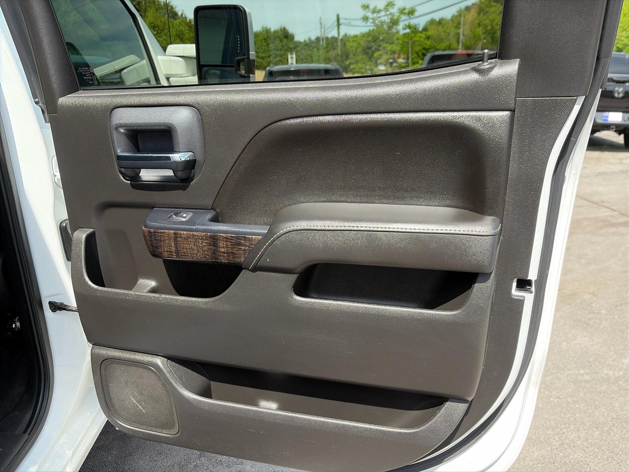 GMC Sierra 2500HD Denali Crew Cab 4WD 2016