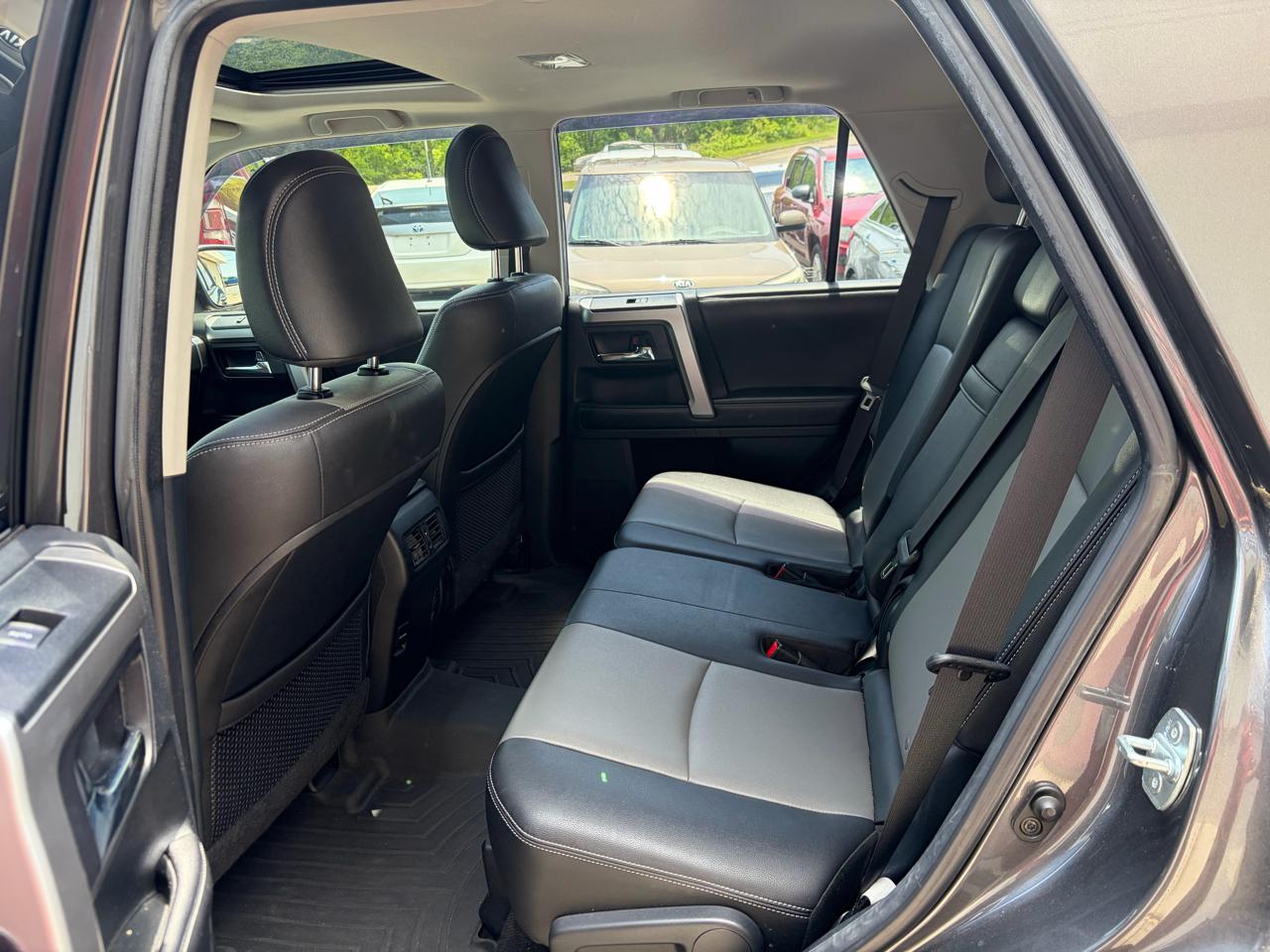 Toyota 4Runner SR5 4WD 2016