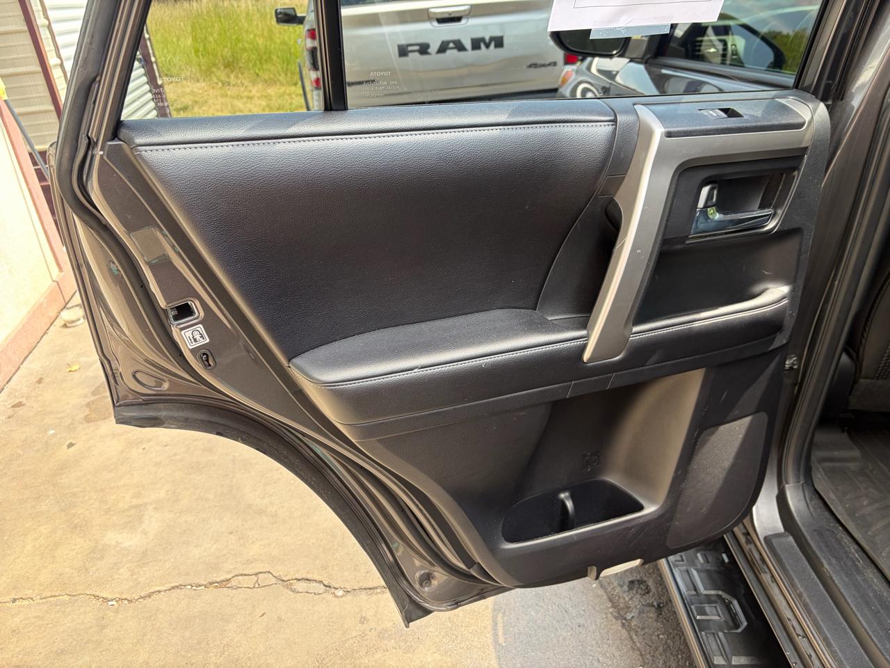 Toyota 4Runner SR5 4WD 2016