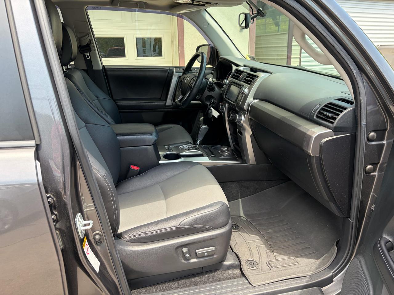 Toyota 4Runner SR5 4WD 2016