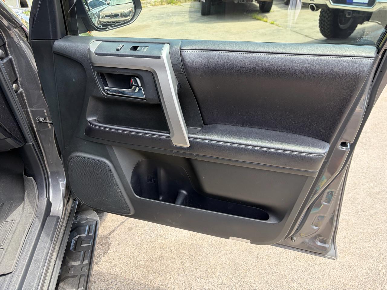 Toyota 4Runner SR5 4WD 2016