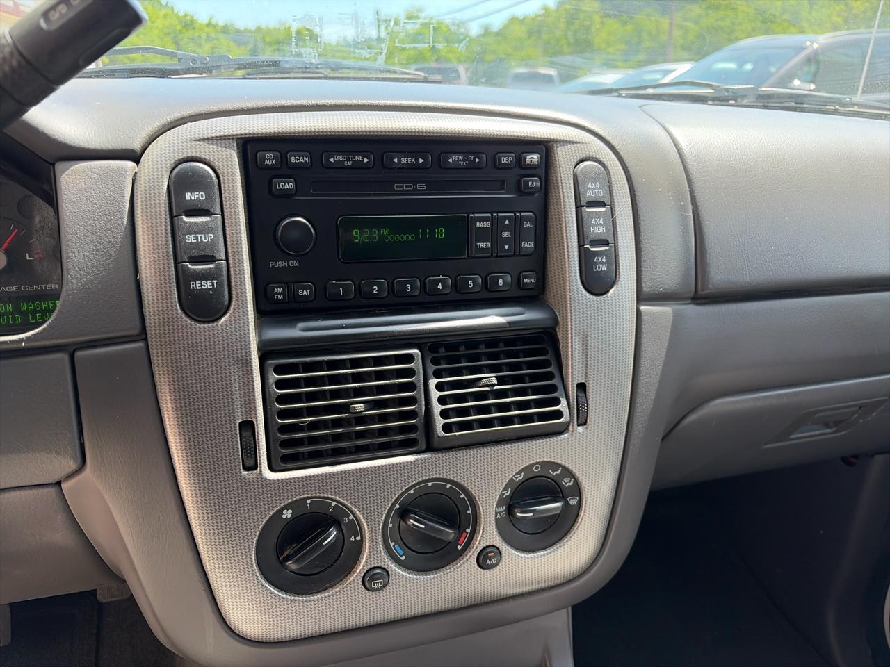 Ford Explorer XLT 4.0L 4WD 2005