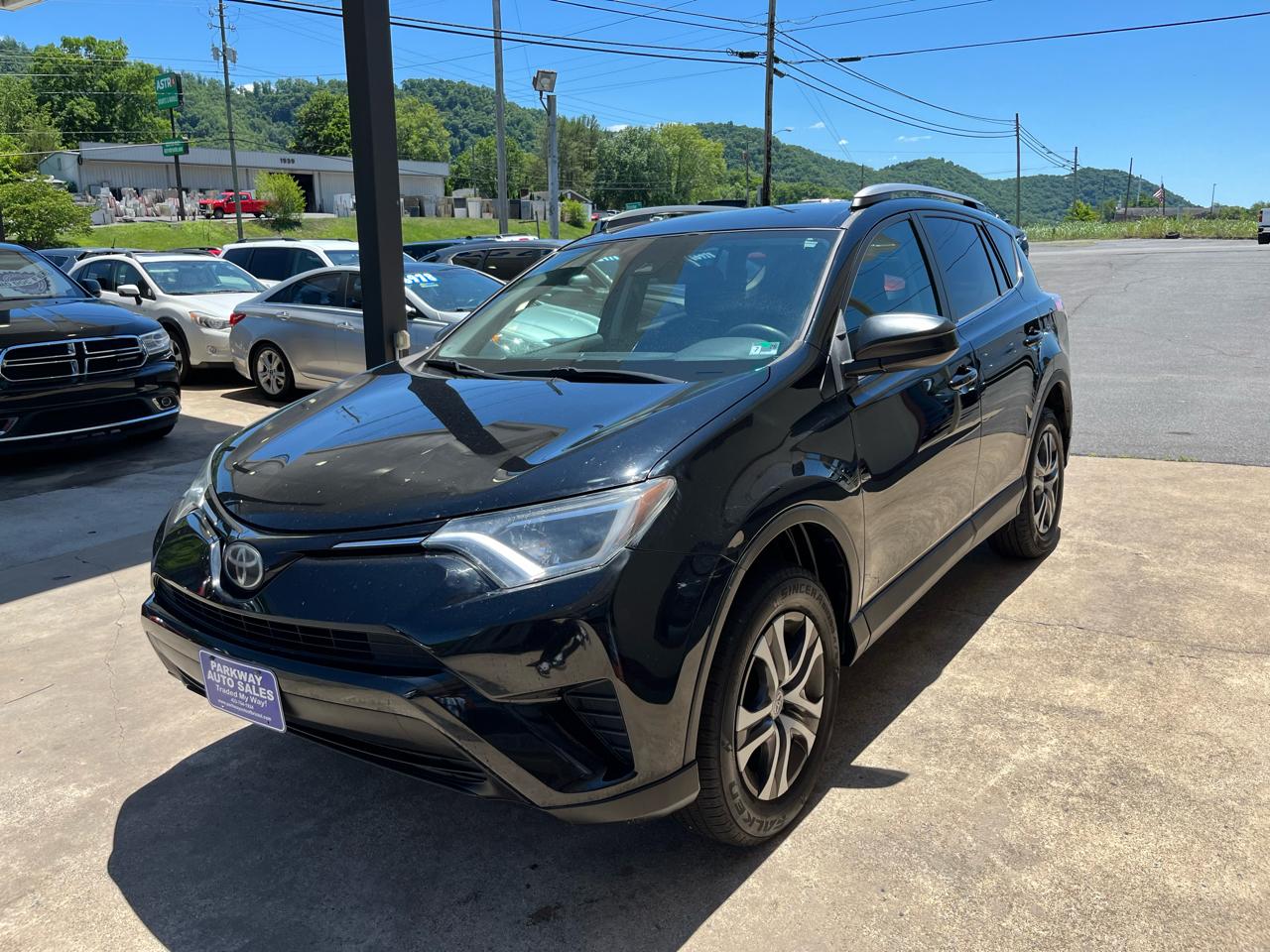Toyota RAV4 LE FWD 2017