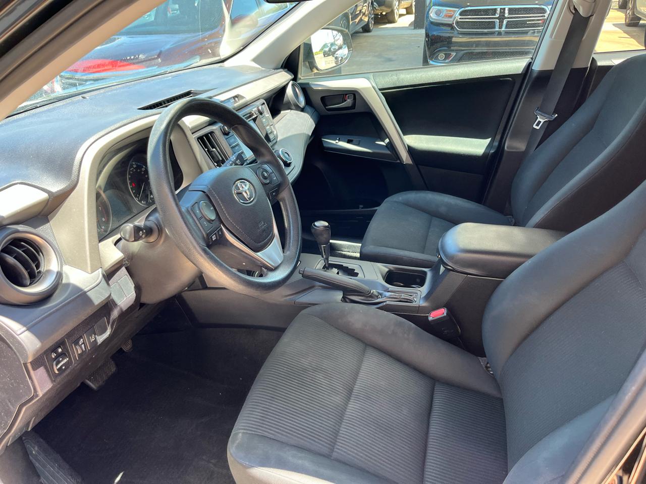 Toyota RAV4 LE FWD 2017