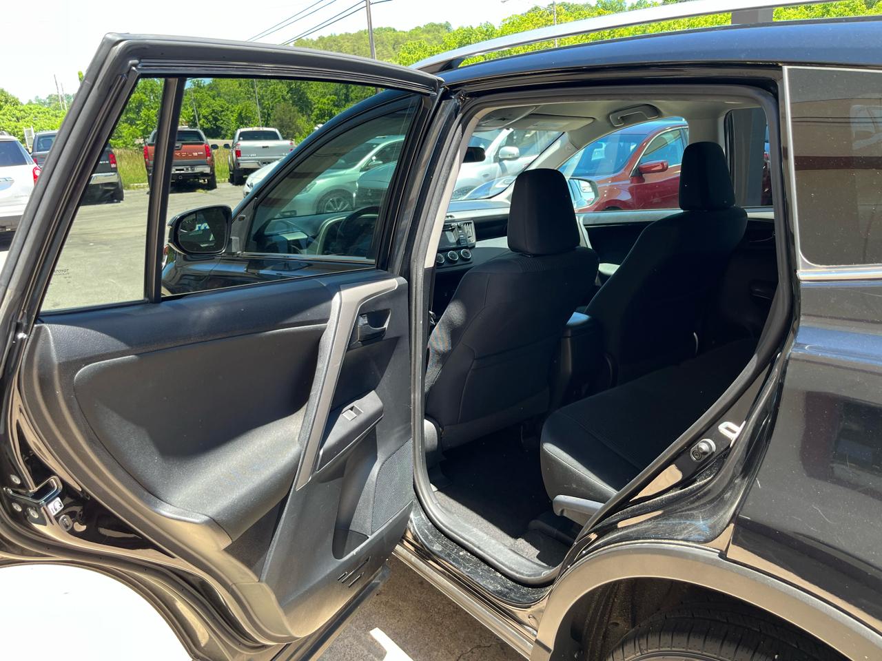 Toyota RAV4 LE FWD 2017