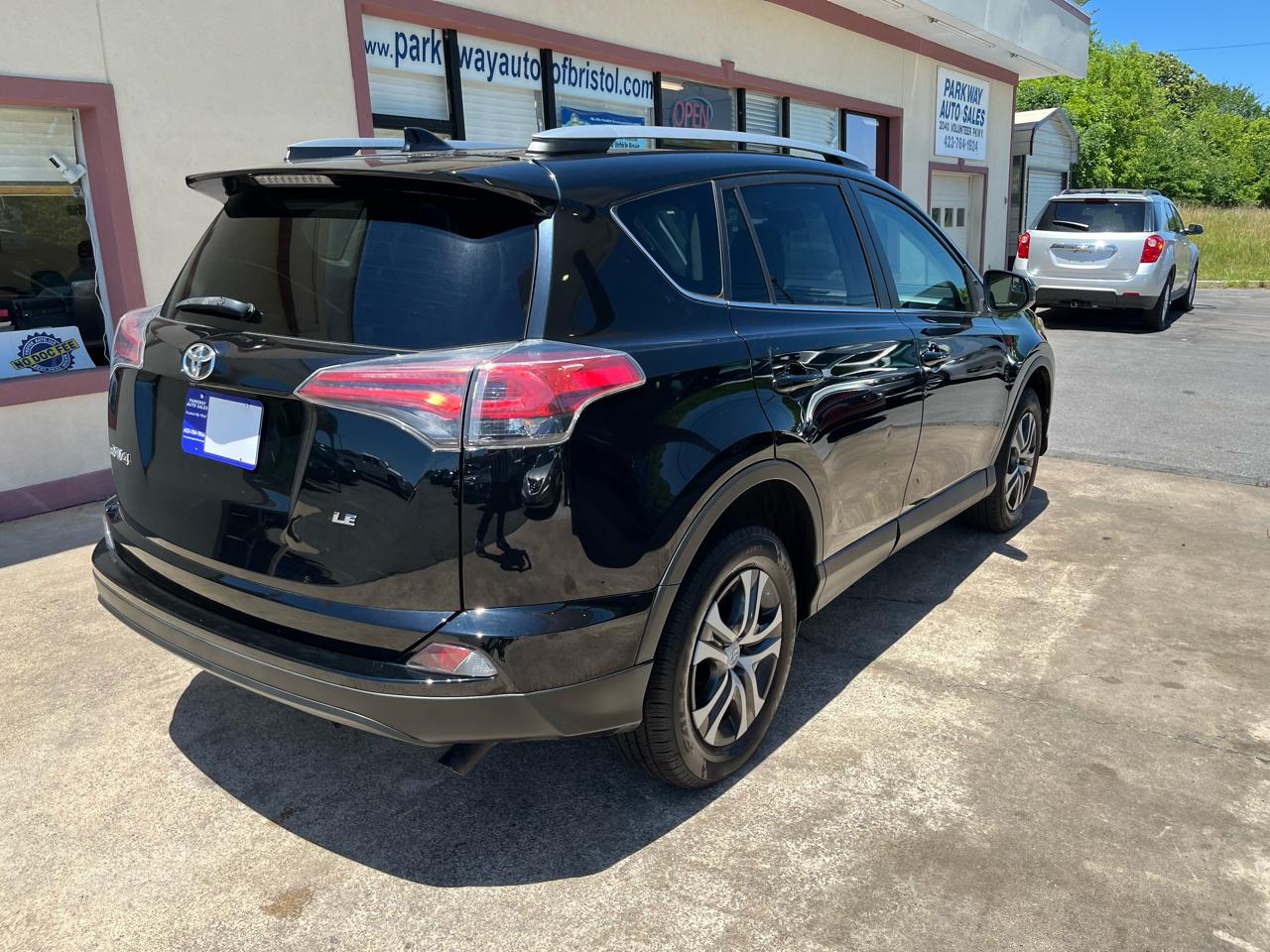 Toyota RAV4 LE FWD 2017