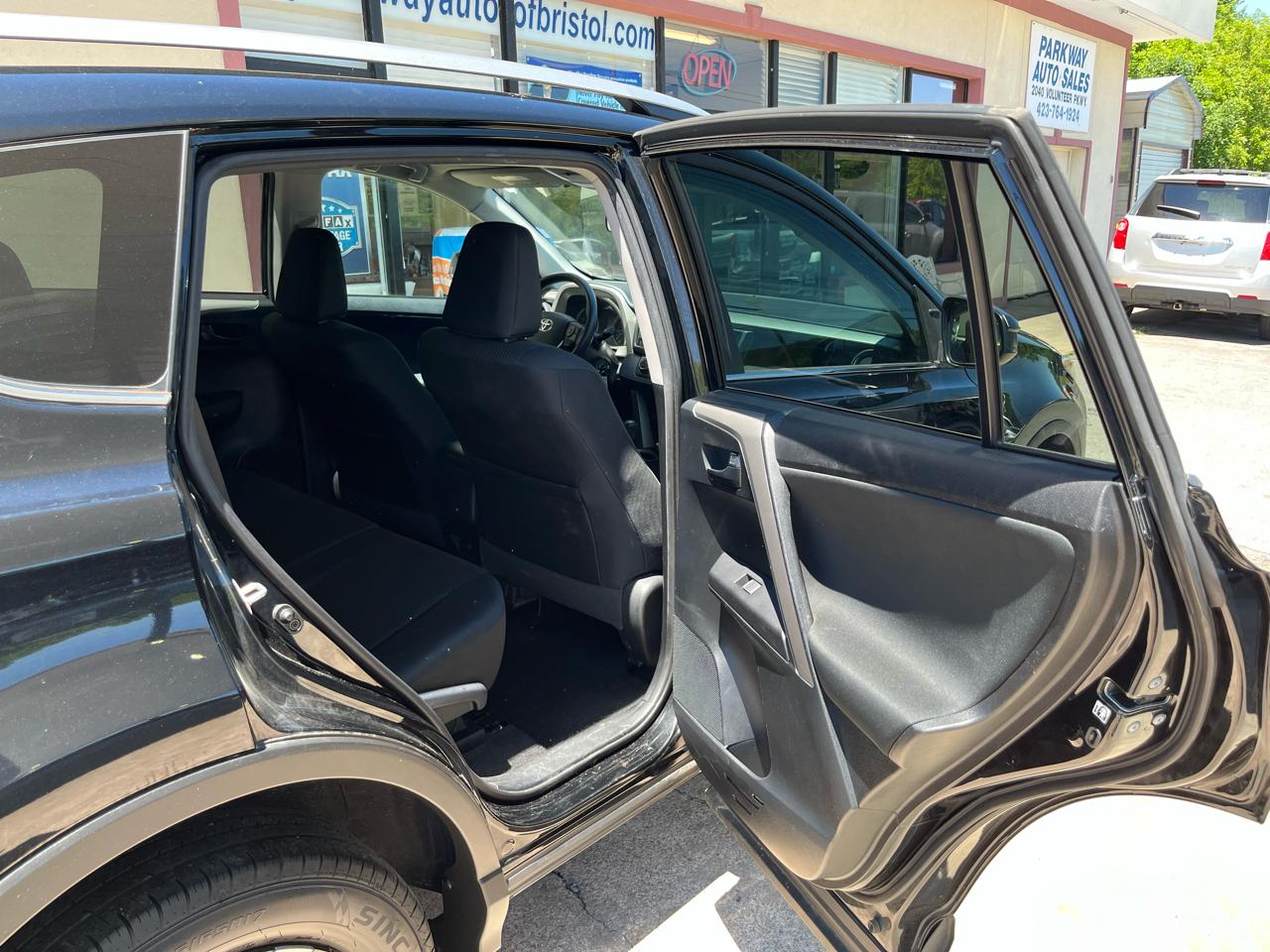 Toyota RAV4 LE FWD 2017