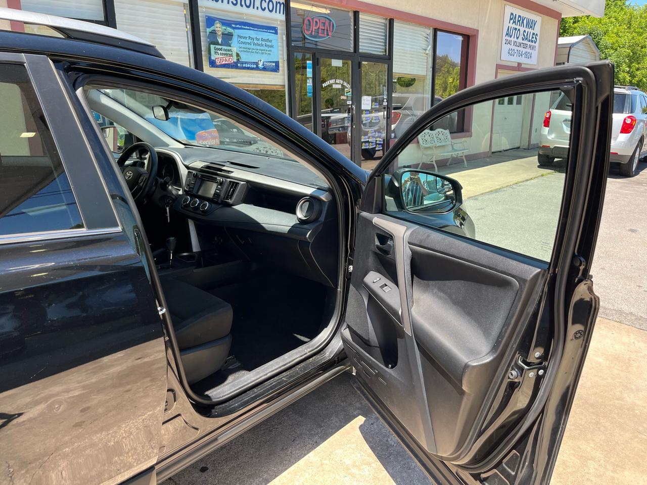 Toyota RAV4 LE FWD 2017