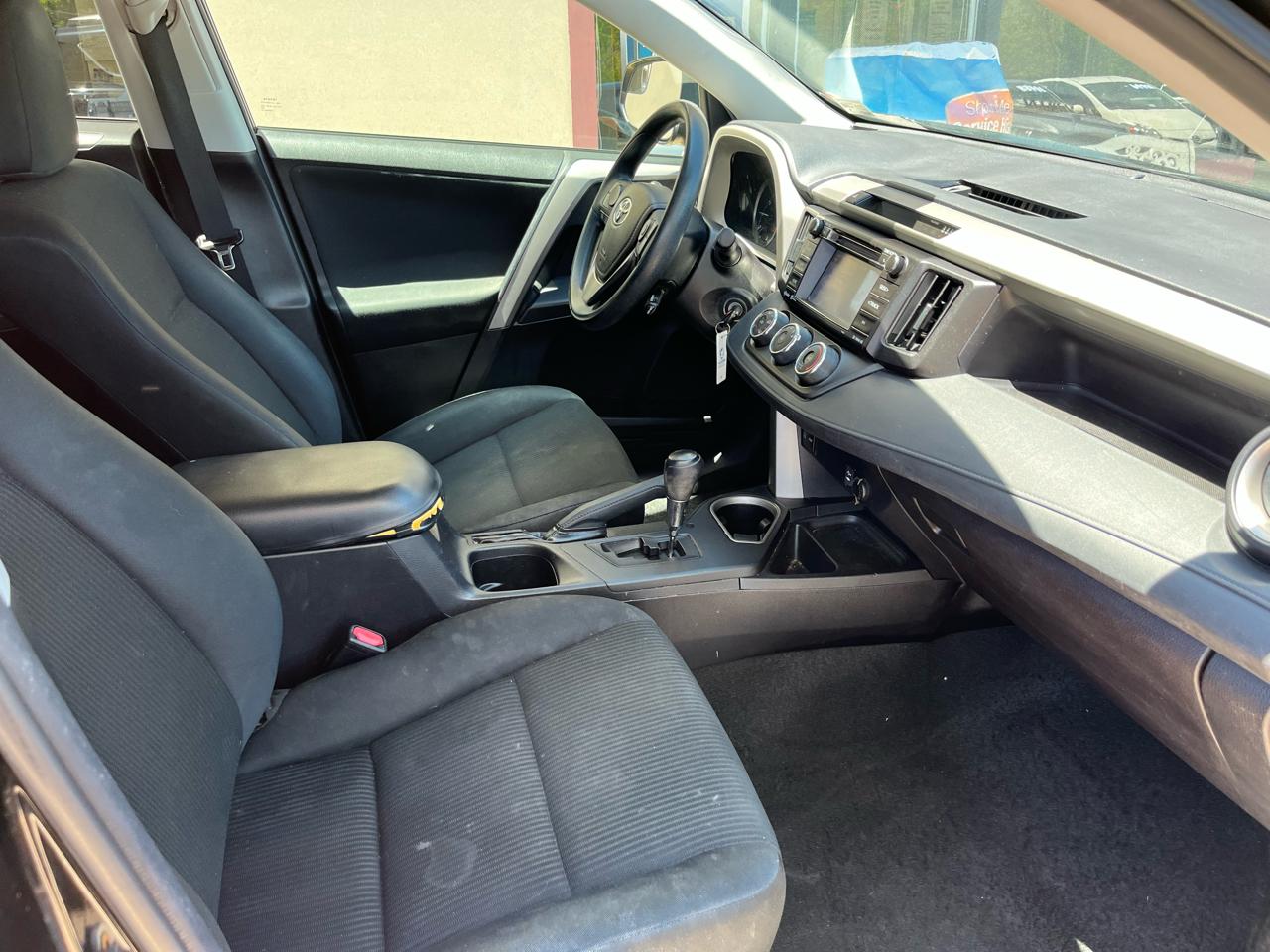 Toyota RAV4 LE FWD 2017