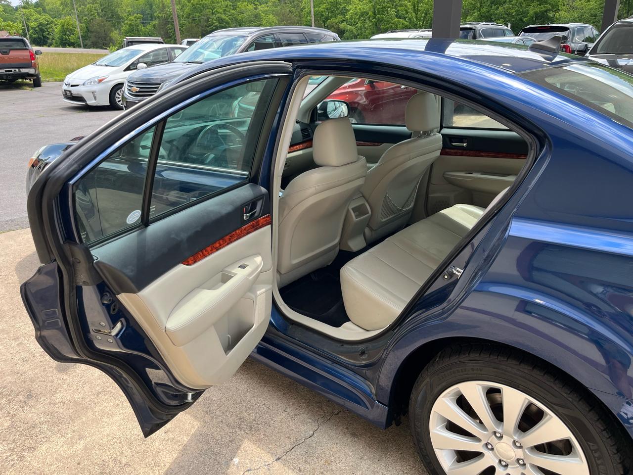 Subaru Legacy 3.6R Limited 2011