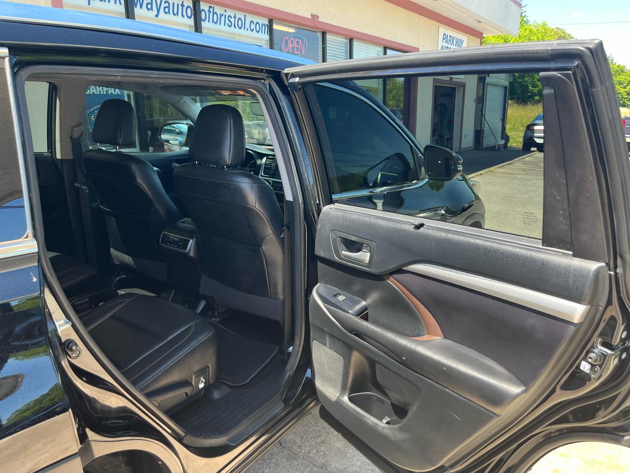 Toyota Highlander SE AWD V6 2017