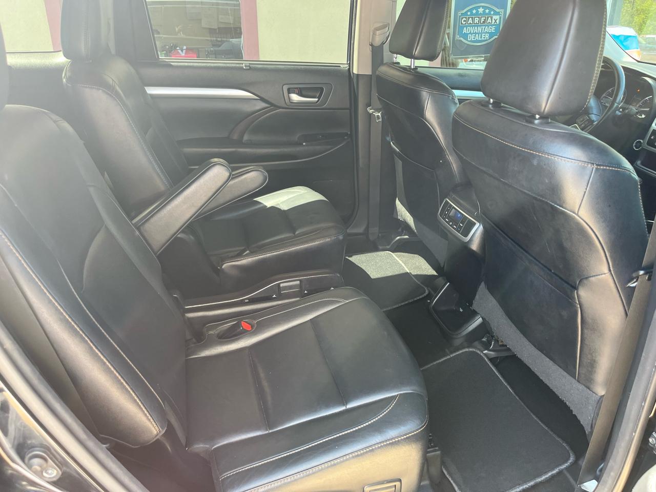 Toyota Highlander SE AWD V6 2017