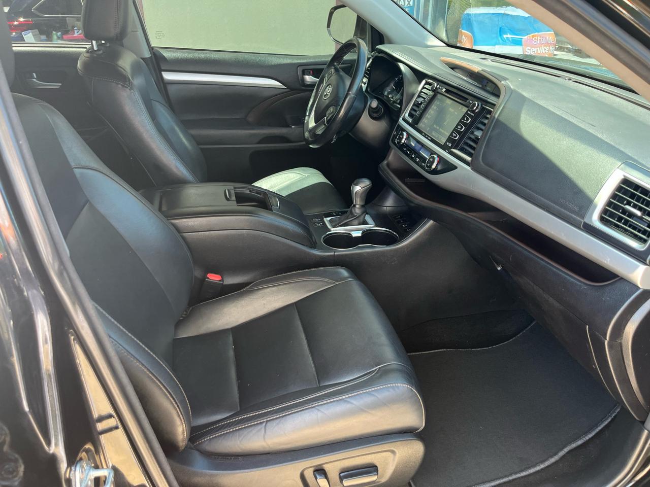 Toyota Highlander SE AWD V6 2017