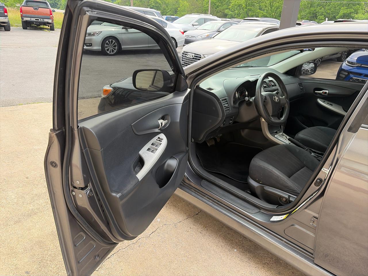 Toyota Corolla S 4-Speed AT 2013
