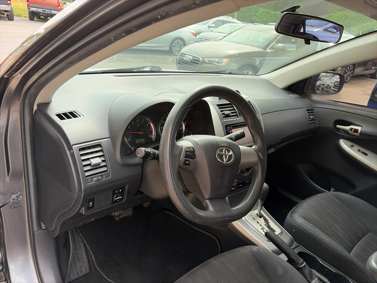 Toyota Corolla S 4-Speed AT 2013