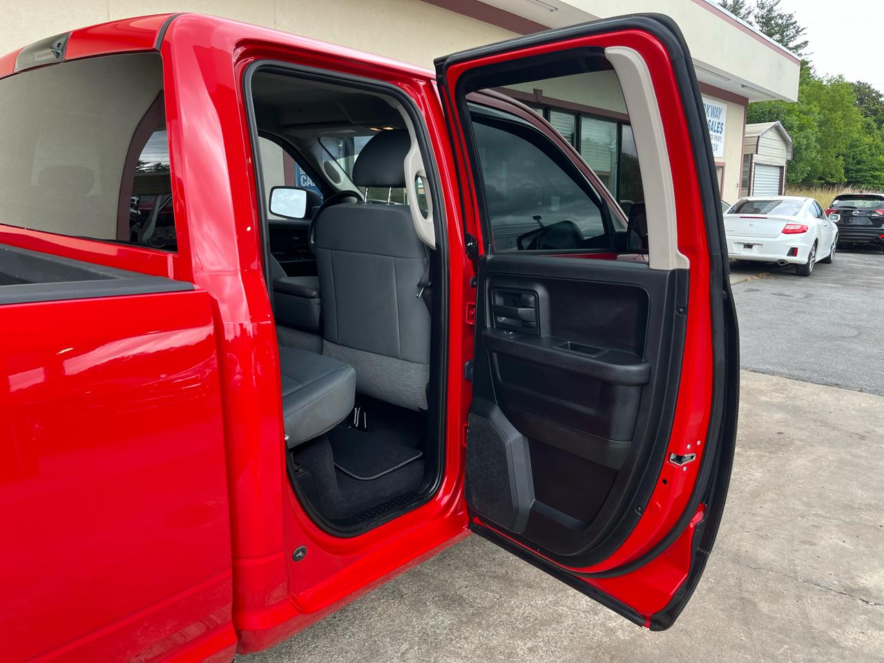RAM 1500 Classic Tradesman Quad Cab 4WD 2019