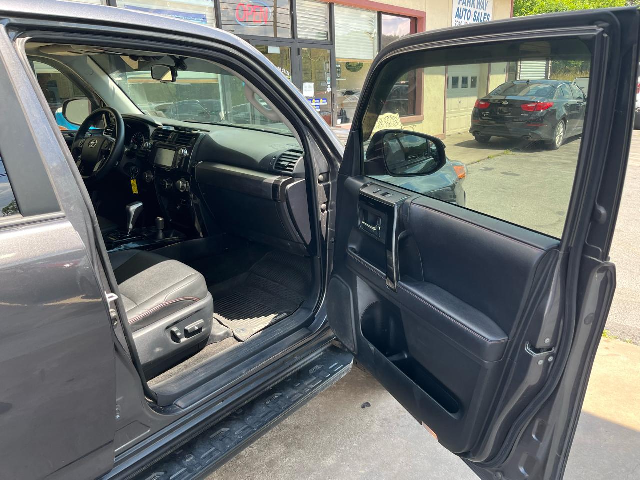 Toyota 4Runner SR5 4WD 2019