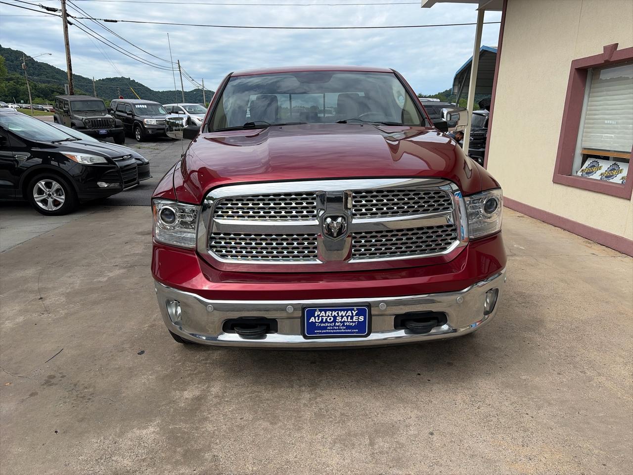 RAM 1500 Laramie Crew Cab SWB 4WD 2015